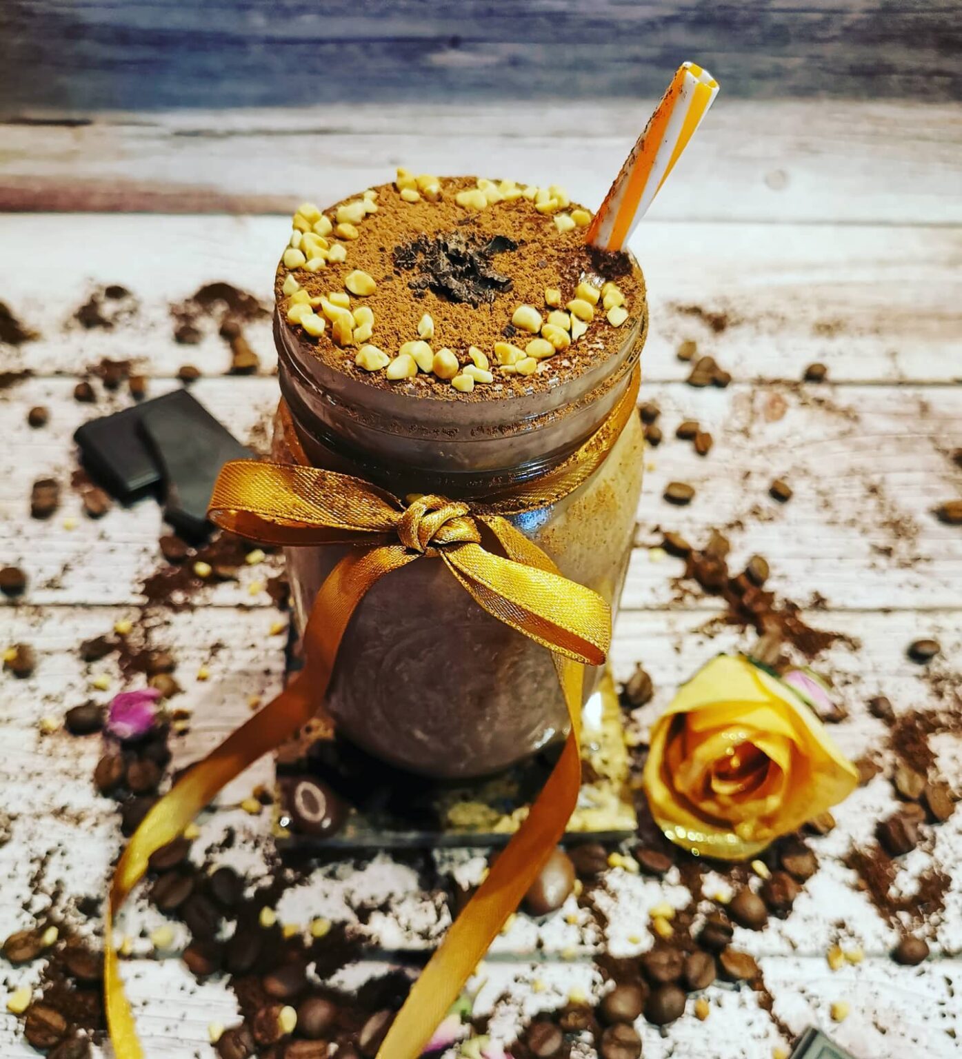 Koffie chocolade shake met een vleugje pindakaas