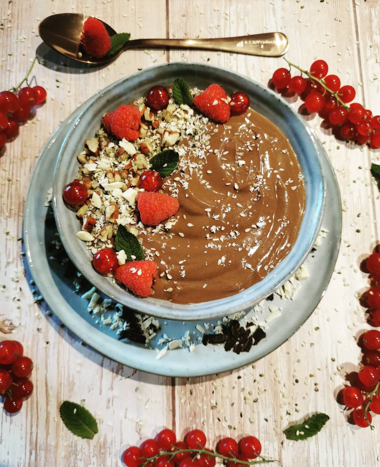 Chocolade-Avocado pudding met karnemelkpoeder