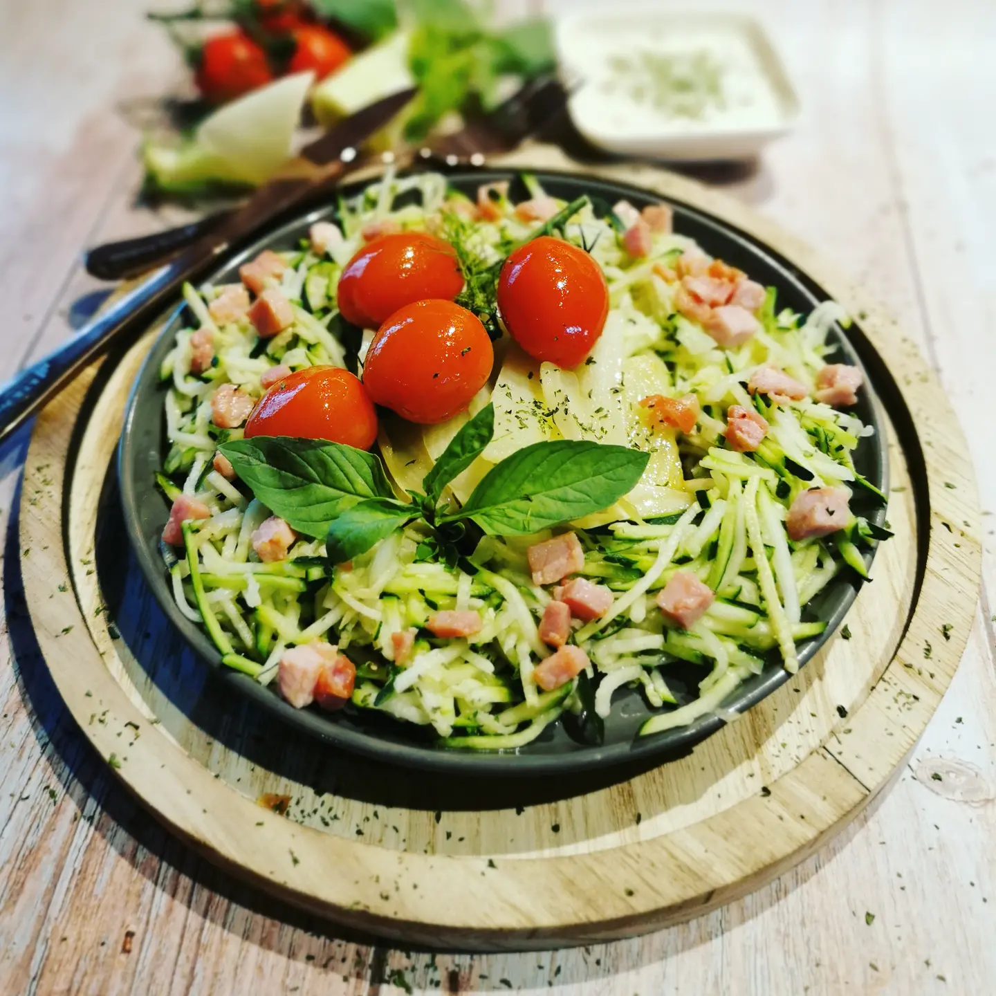 Courgetti met venkel, spek en karnemelksaus